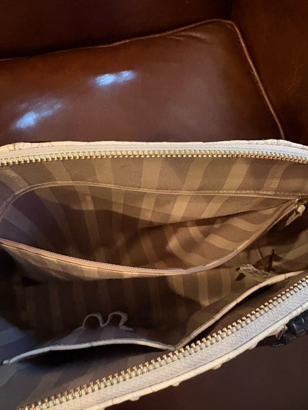 Brahmin Cream Croc-Embossed Duxbury Satchel with Black Trim and Tassel - Picture 10 of 13
